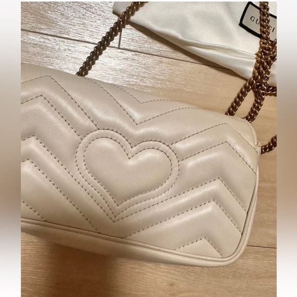 Gucci Beige Quilted Shoulder Bag - Picture 7 of 9